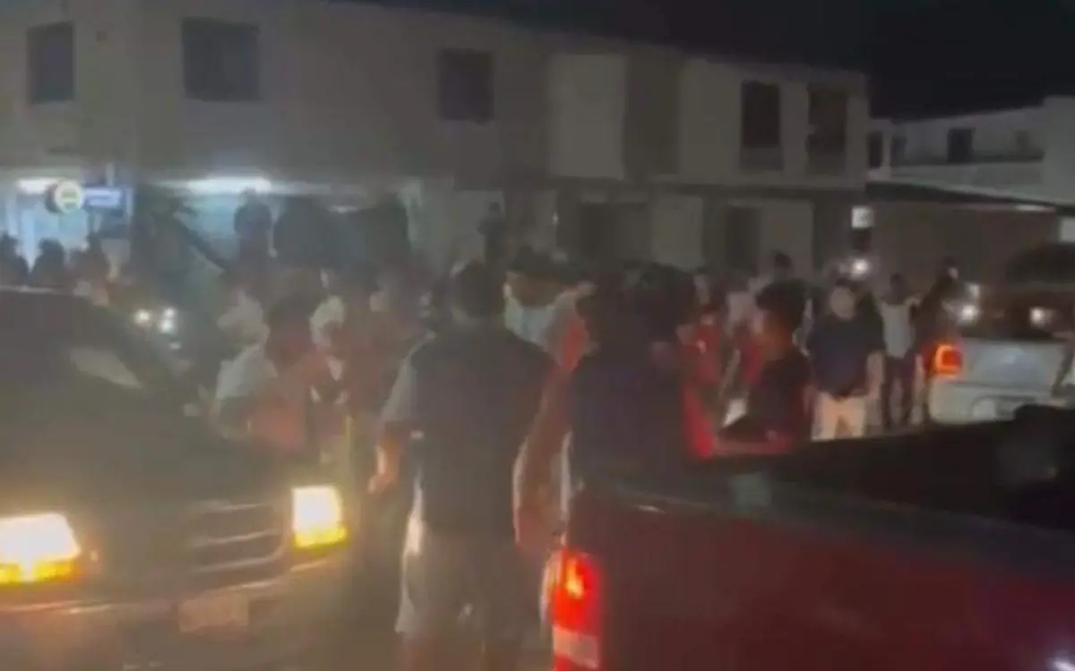 Pelea campal al exterior del CBTis 164 en Ciudad Madero, Tamaulipas Mario Mendiola (2)